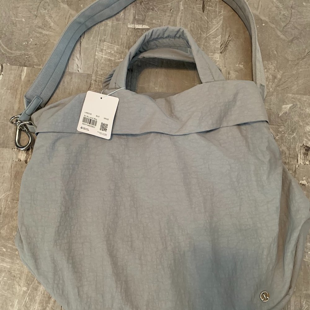 Lululemon on my level bag 19L silver drop NWT